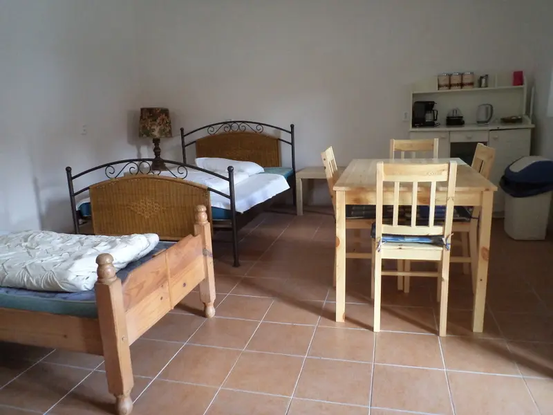 Camping met zwembad, studio's en bijgebouwen, Midden Bohemen Tsjechie.